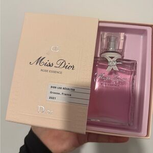 Dior Miss Dior Rose Essence in Pink